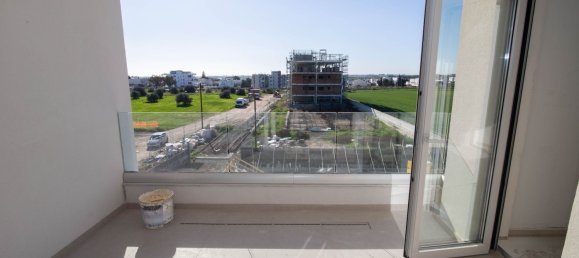 Квартира с 2 спальнями в Ларнака, Кипр № 17266 3