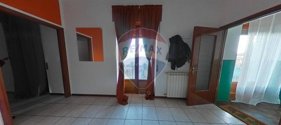 3 rooms Apartment in Vergiate, Italy No. 87675 7