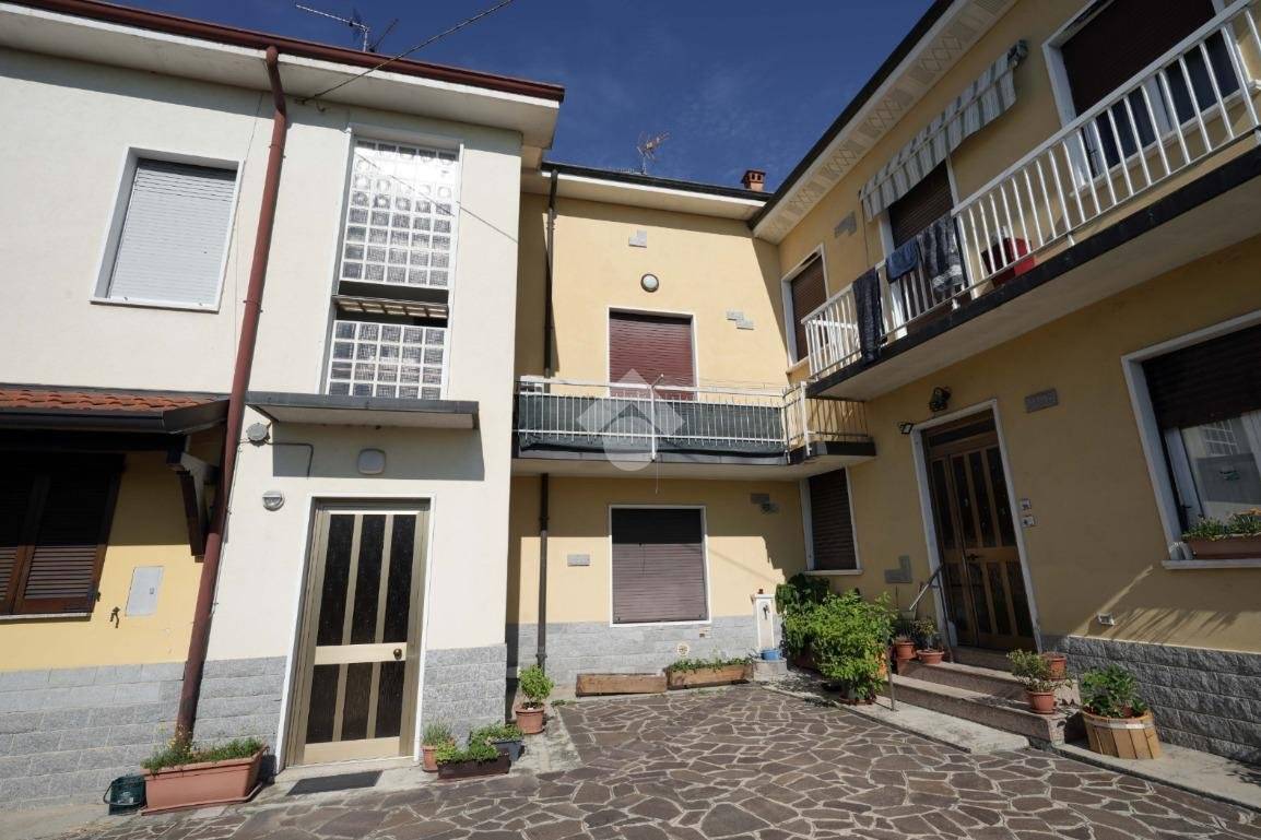 Дом с 2 спальнями в Верано Брианца, Италия № 296786