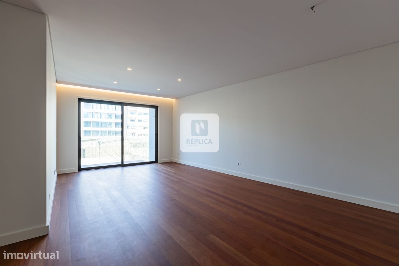 3 bedrooms Apartment in Matosinhos, Portugal No. 160404