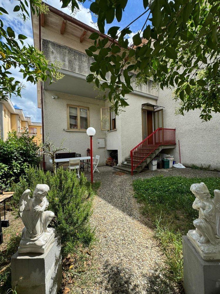 7-salle Maison à Gualdo Tadino, Italy No. 160355