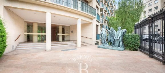 2 bedrooms Apartment in Paris, France No. 185463 9