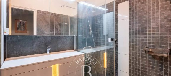 2 bedrooms Apartment in Paris, France No. 185463 6