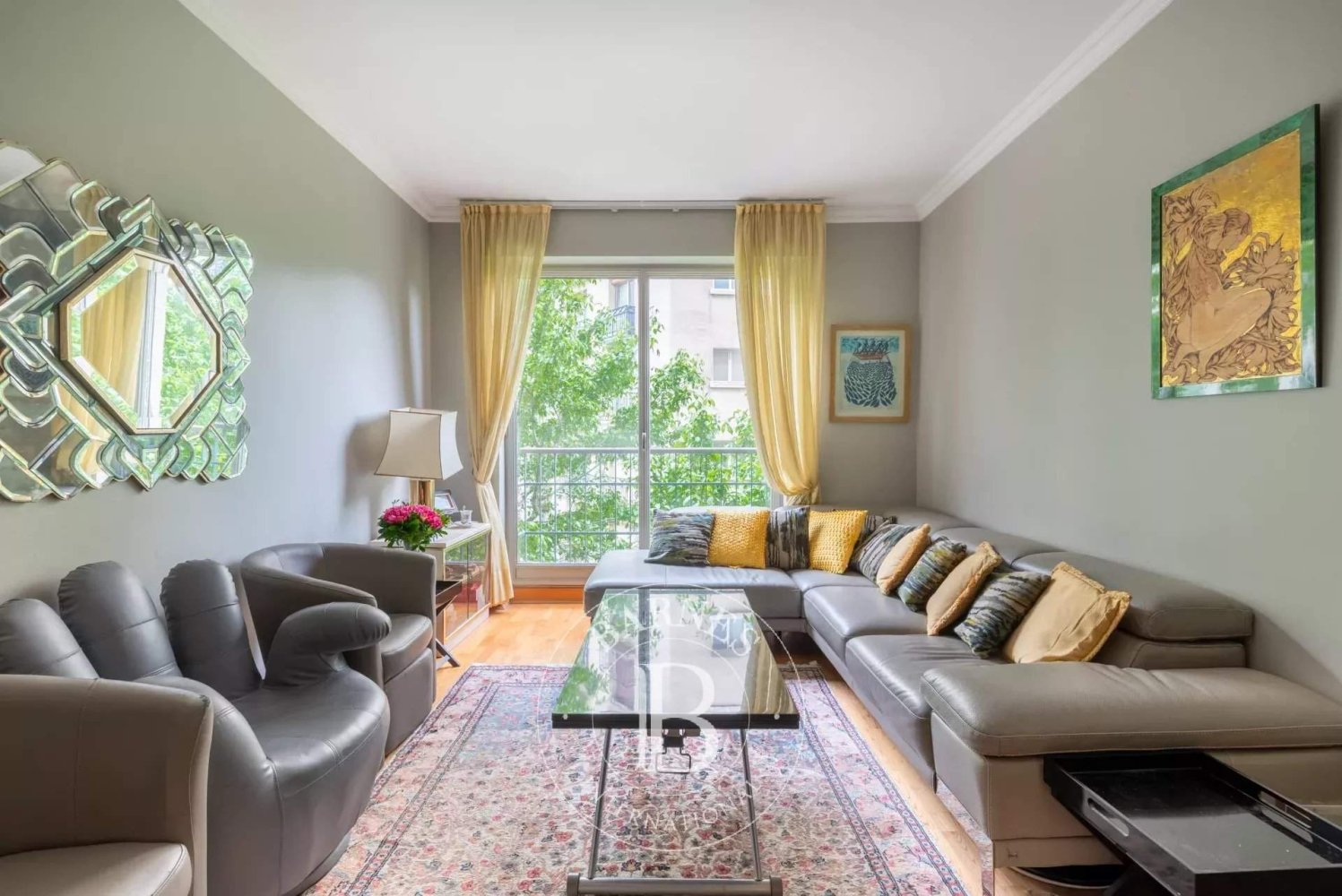 2 bedrooms Apartment in Paris, France No. 185463