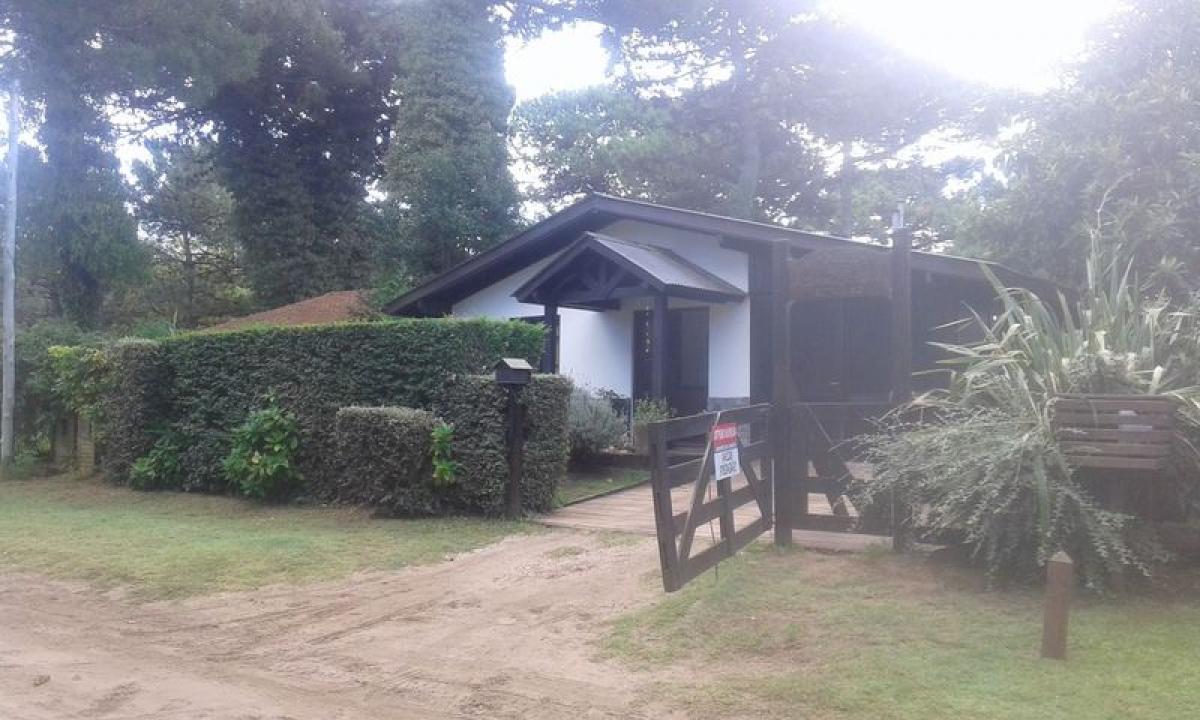 3 bedrooms House in Mar del Plata, Argentina No. 97636