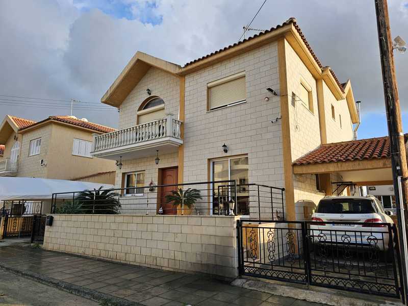 5 bedrooms Villa in Agios Athanasios, Cyprus No. 11612