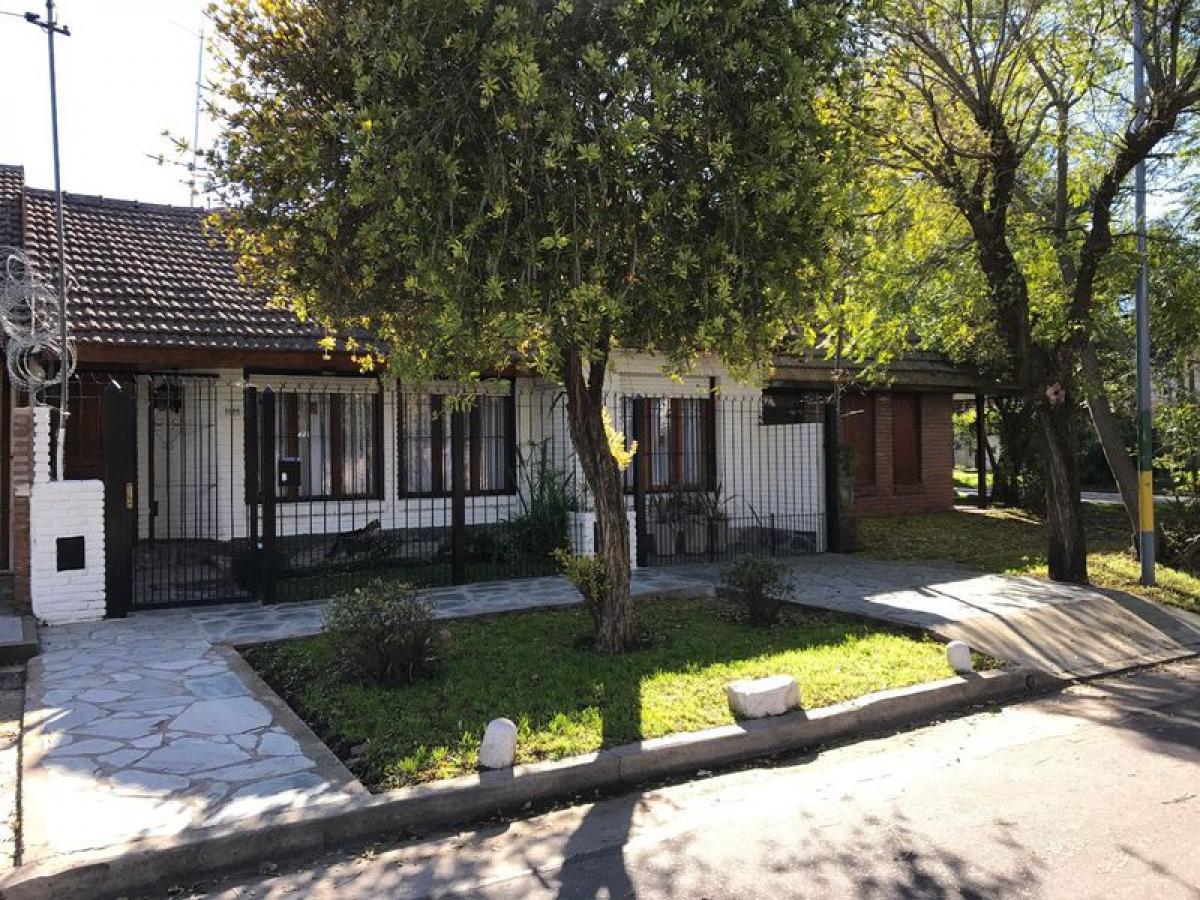Casa de 4 dormitorios en Mar del Plata, Argentina No. 87144