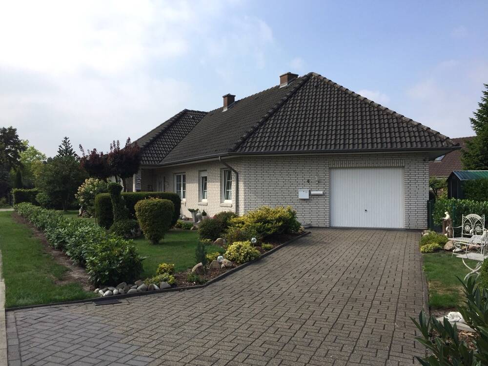 3 bedrooms Bungalow in Leer, Germany No. 240015