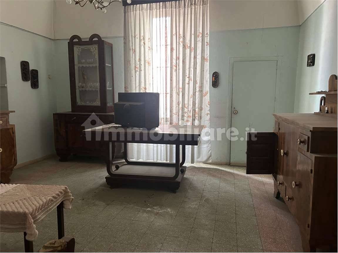 3 rooms Apartment in Gravina in Puglia, Italy No. 397401