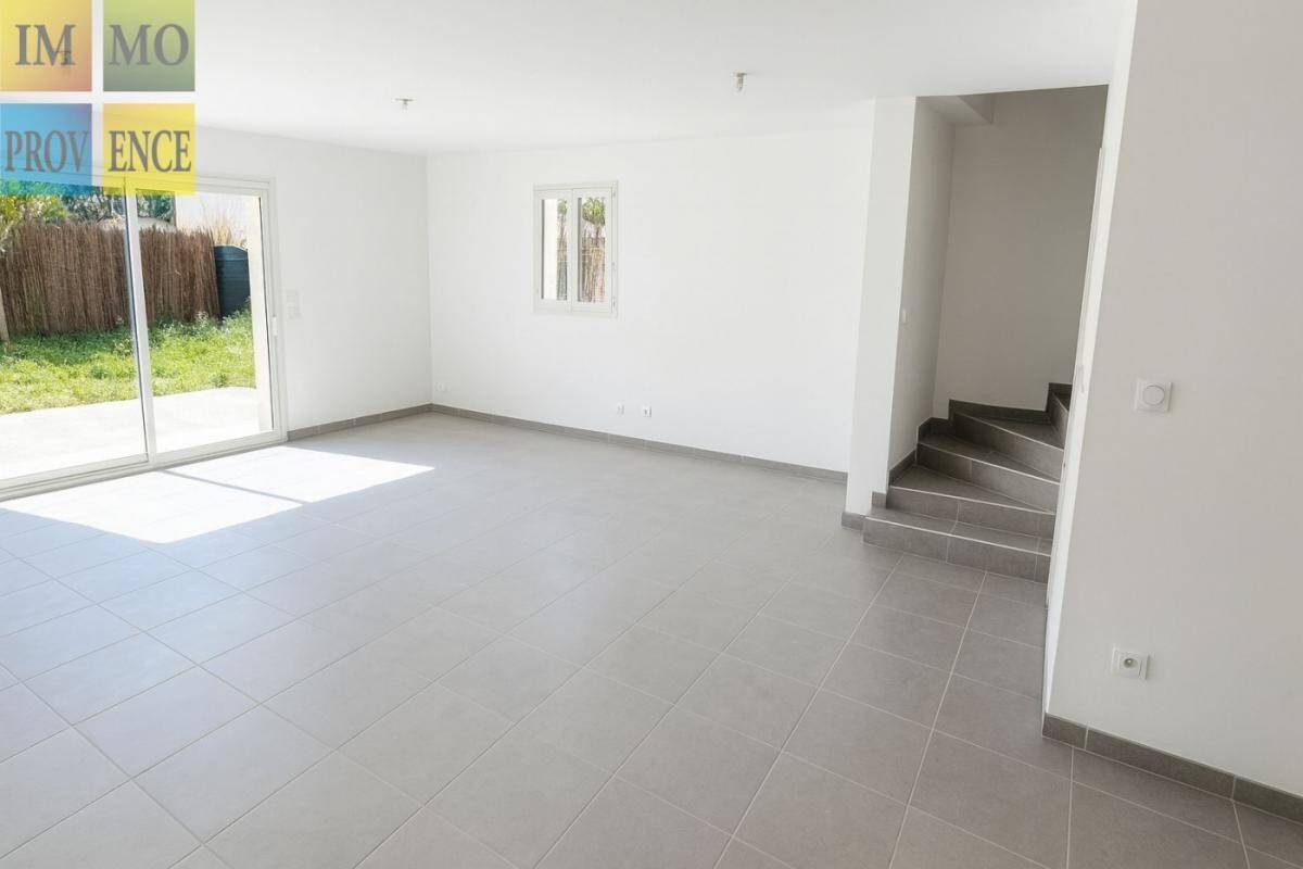 3 bedrooms Villa in Pertuis, France No. 355631