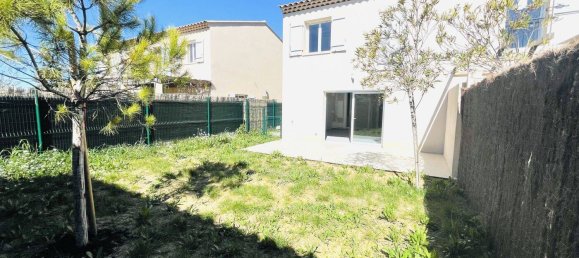 3 bedrooms Villa in Pertuis, France No. 355631 2