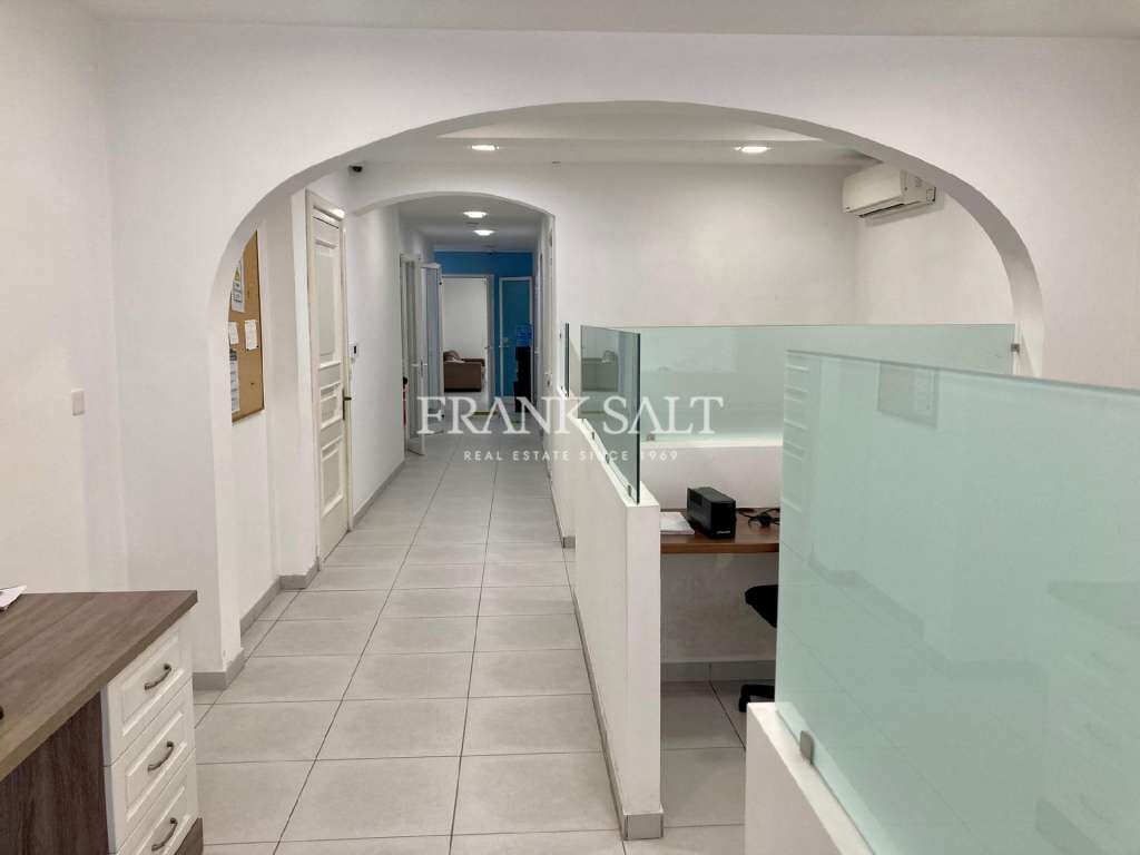 Oficina en Sliema, Malta 200 m² No. 12935