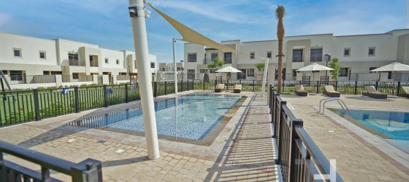 3 bedrooms Villa in Town Square, UAE No. 28633 10