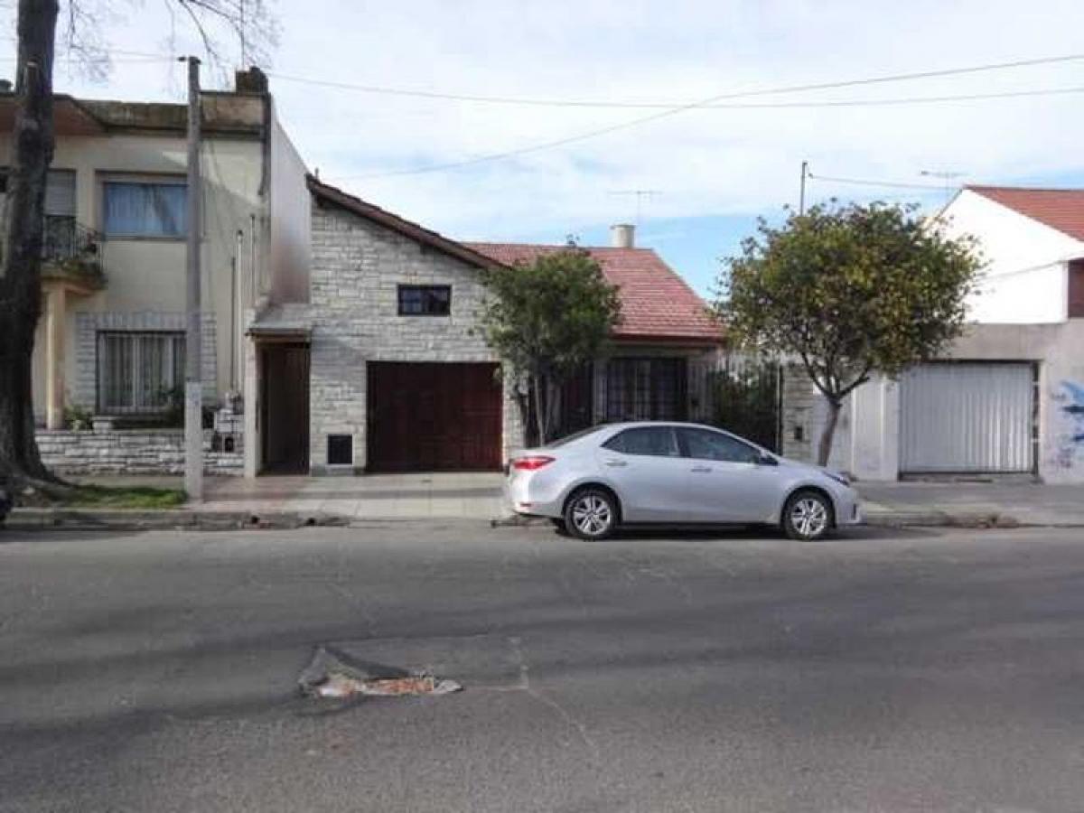 3 bedrooms House in Mar del Plata, Argentina No. 103562