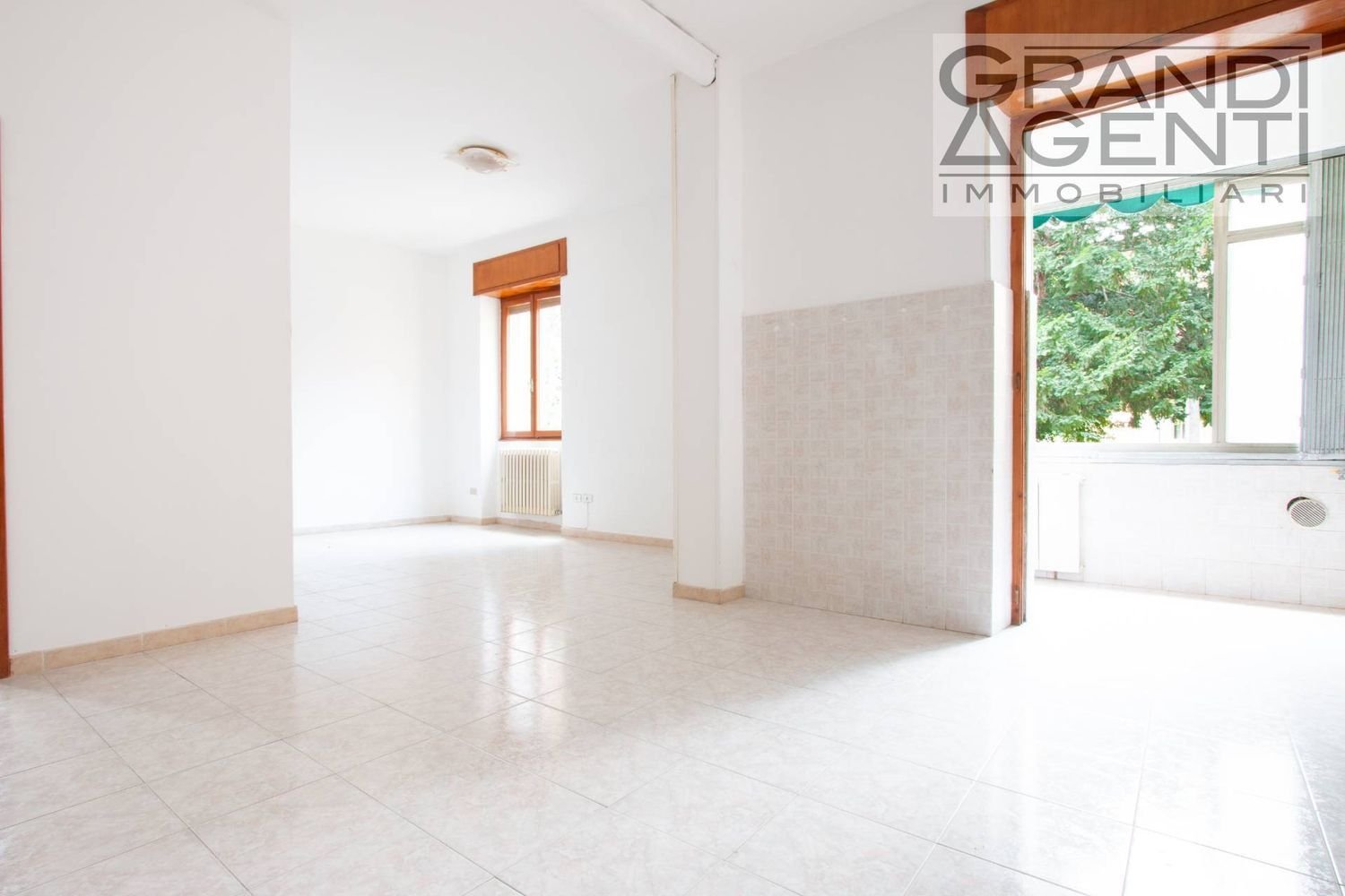 4 bedrooms Apartment in Verona, Italy No. 325190