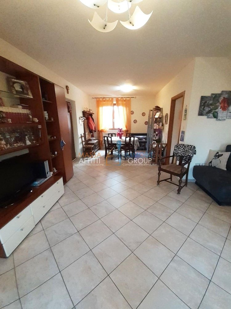 6 rooms House in Carrara, Italy No. 45795