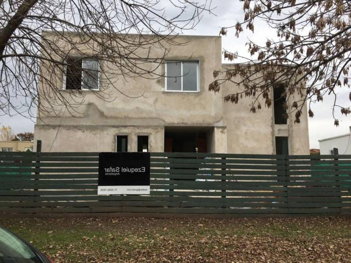 Дом с 4 спальнями в Тигре, Аргентина № 53440