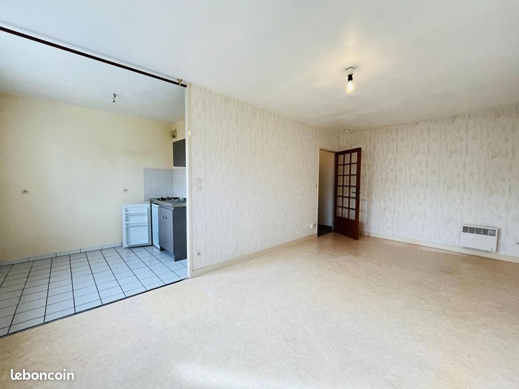 Studio in Saint-Jean-le-Blanc, France No. 213219