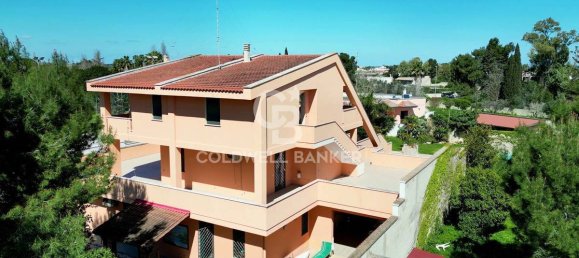 Villa de 3 dormitorios en Lecce, Italy No. 56713 4