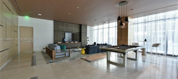 1 Schlafzimmer Gewerbliche Immobilien in Miami, USA, Nr. 615487 2