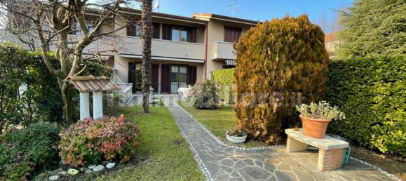 3 bedrooms Villa in Seveso, Italy No. 25152 3