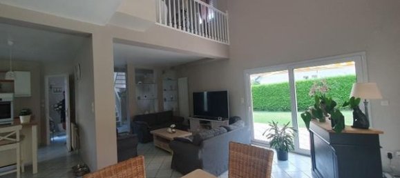 Casa de 3 dormitorios en Franqueville-Saint-Pierre, France No. 353635 4