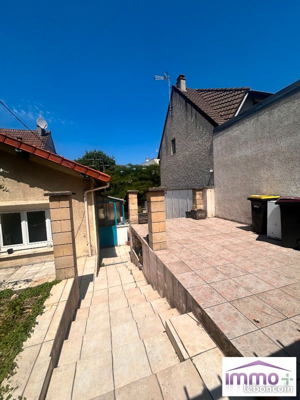 3 bedrooms House in Romainville, France No. 327159