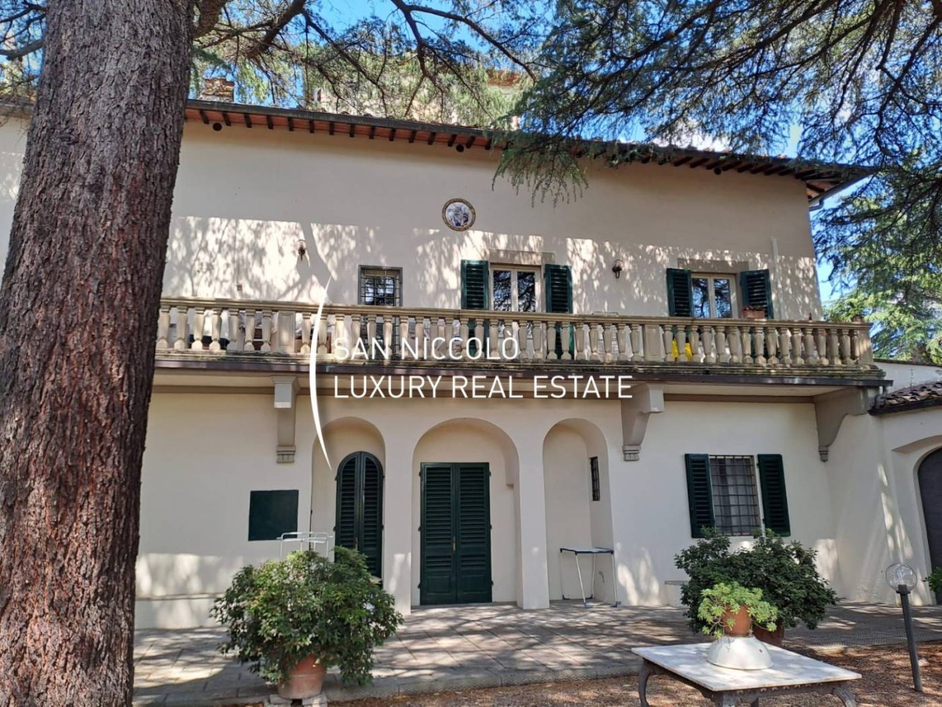 6 bedrooms Villa in Florence, Italy No. 212403