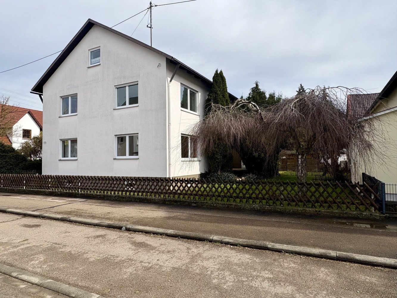 Дом с 8 комнатами в Донау-Рис, Германия № 209968