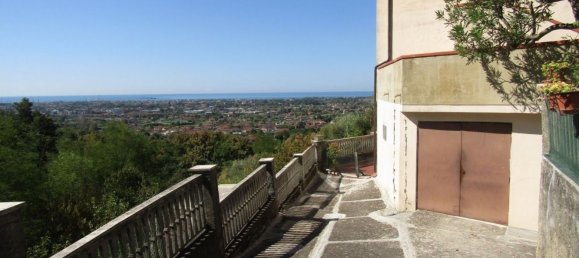 Casa de 5 habitaciónes en Carrara, Italy No. 48154 4