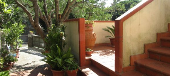 Casa de 5 habitaciónes en Carrara, Italy No. 48154 27