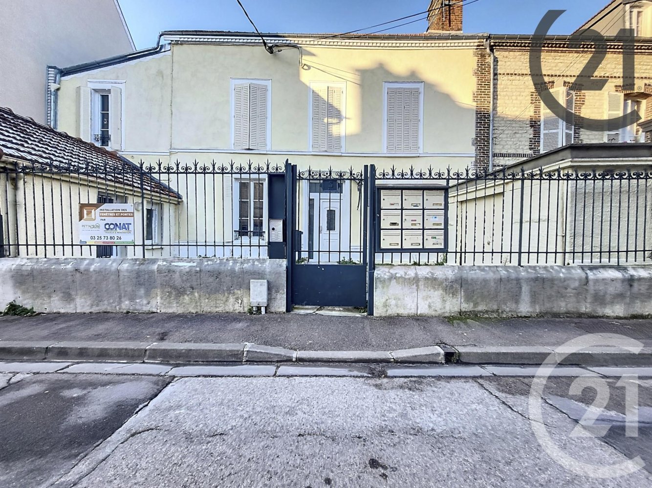 1 room Building in Sainte-Savine, France No. 76809