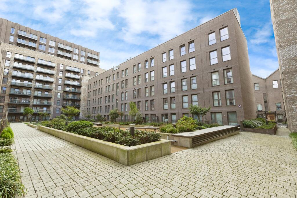 3 bedrooms Apartment in London, United Kingdom No. 10534