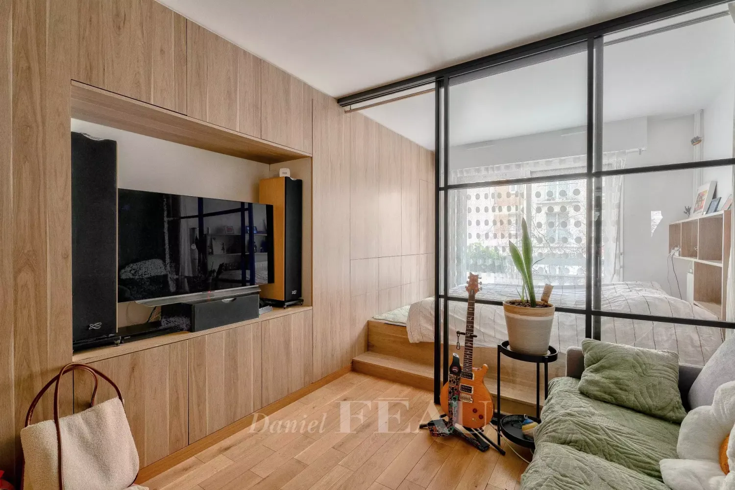 2 bedrooms Apartment in Paris, France No. 142082