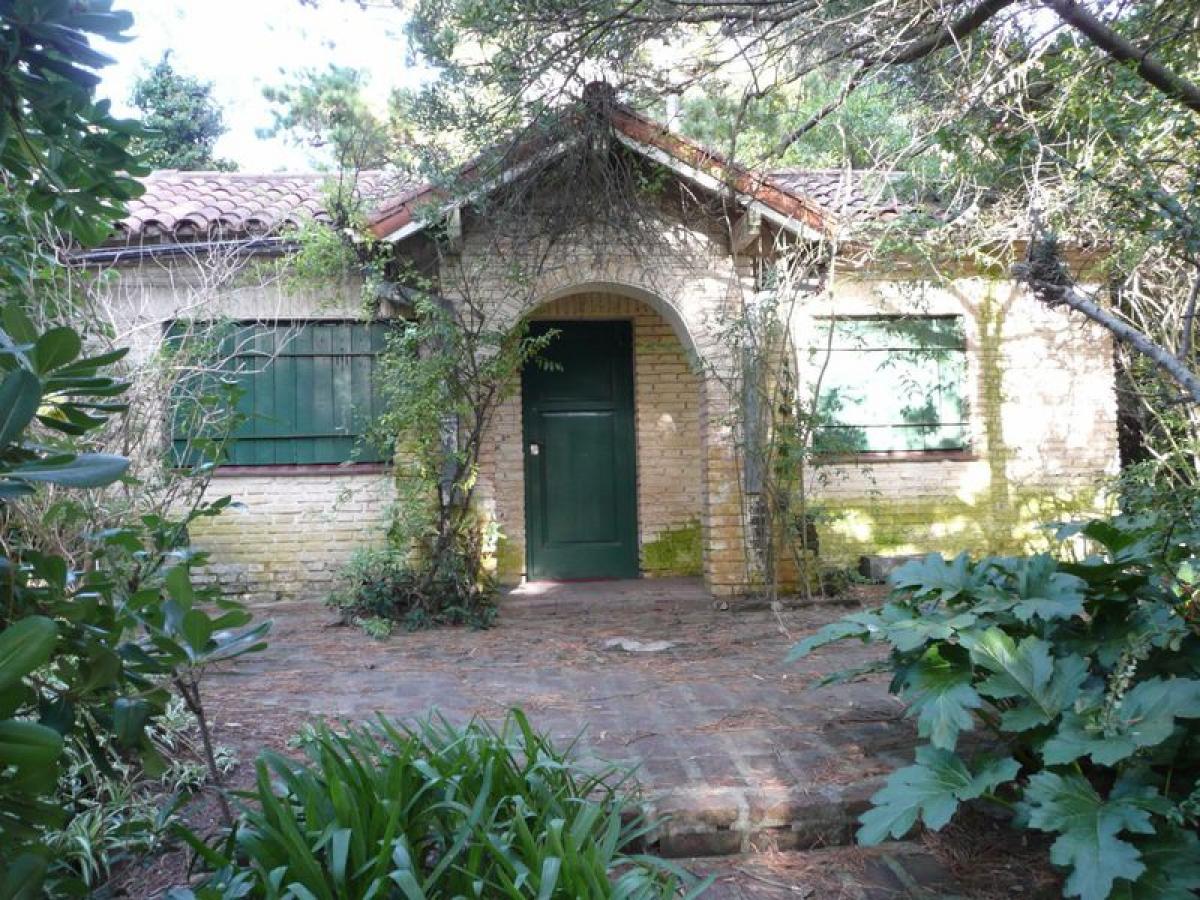 3 bedrooms House in Mar del Plata, Argentina No. 100435