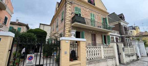 7-Zimmer Haus in Porto San Giorgio, Italy, Nr. 201125 2