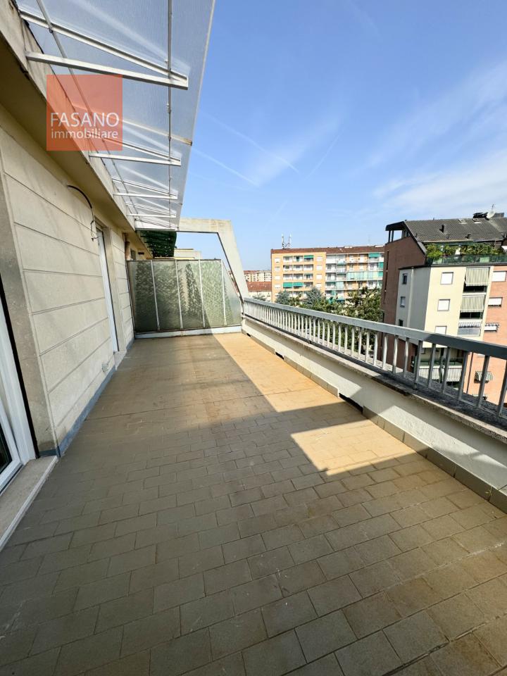 3 rooms Penthouse in Turin, Italy No. 236007