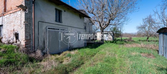 4 bedrooms House in Sant'Ilario d'Enza, Italy No. 195574 2