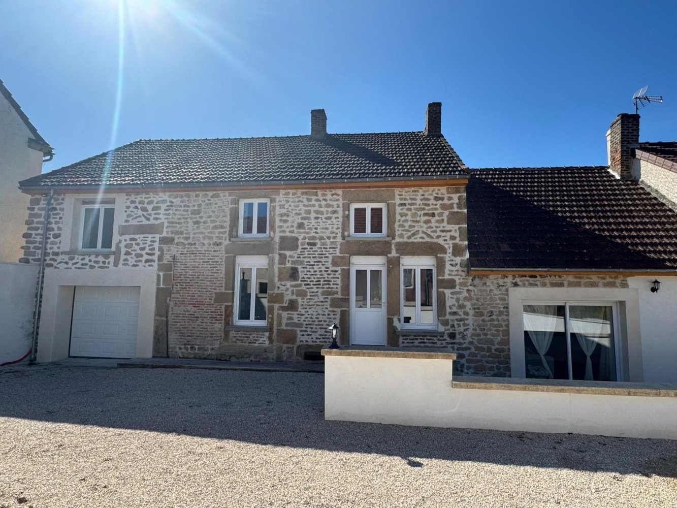 3 bedrooms House in Epinac, France No. 268198