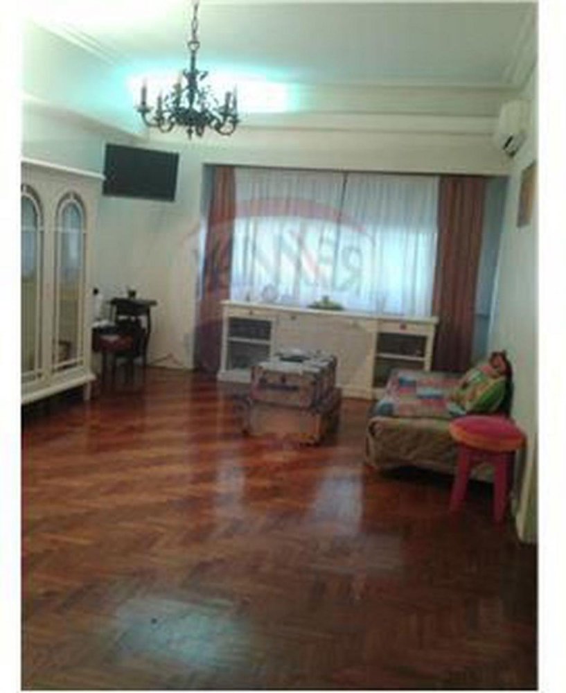 Apartamento de 3 dormitorios en Lanús, Argentina No. 60310