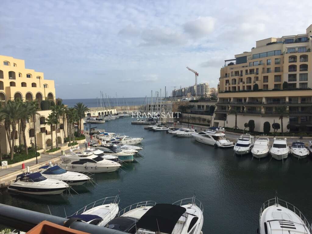 Apartamento de 3 dormitorios en Saint Julian's, Malta No. 8921