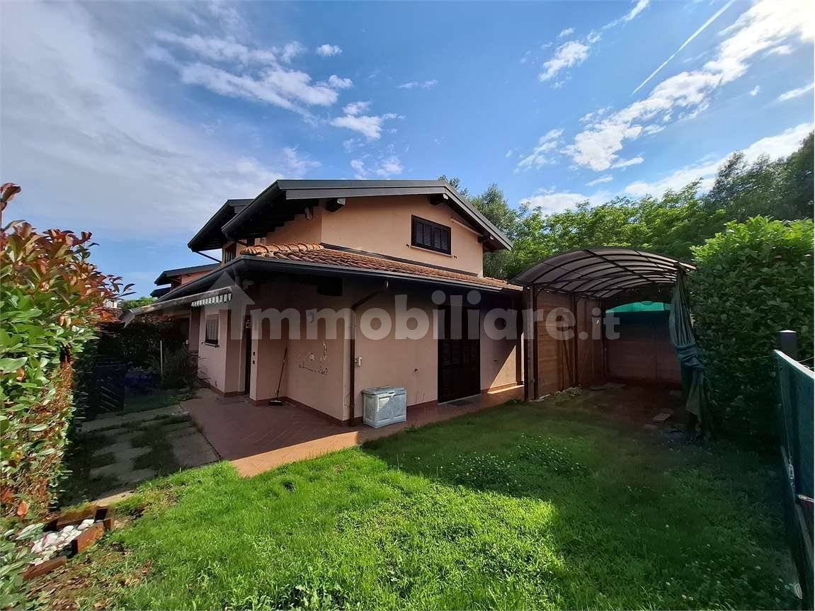 2 bedrooms Villa in Castelletto sopra Ticino, Italy No. 350763