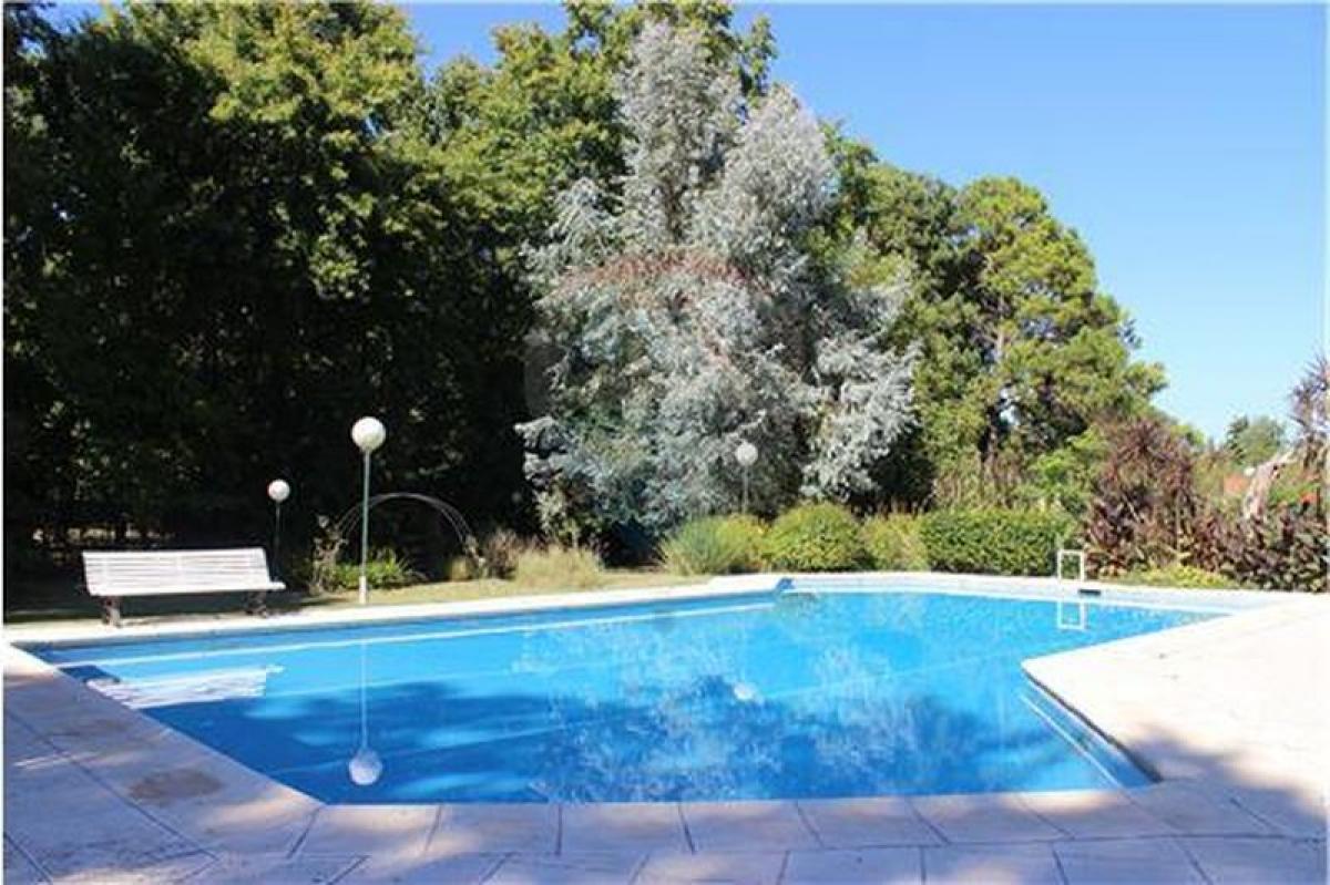 3 bedrooms House in Berazategui, Argentina No. 61561