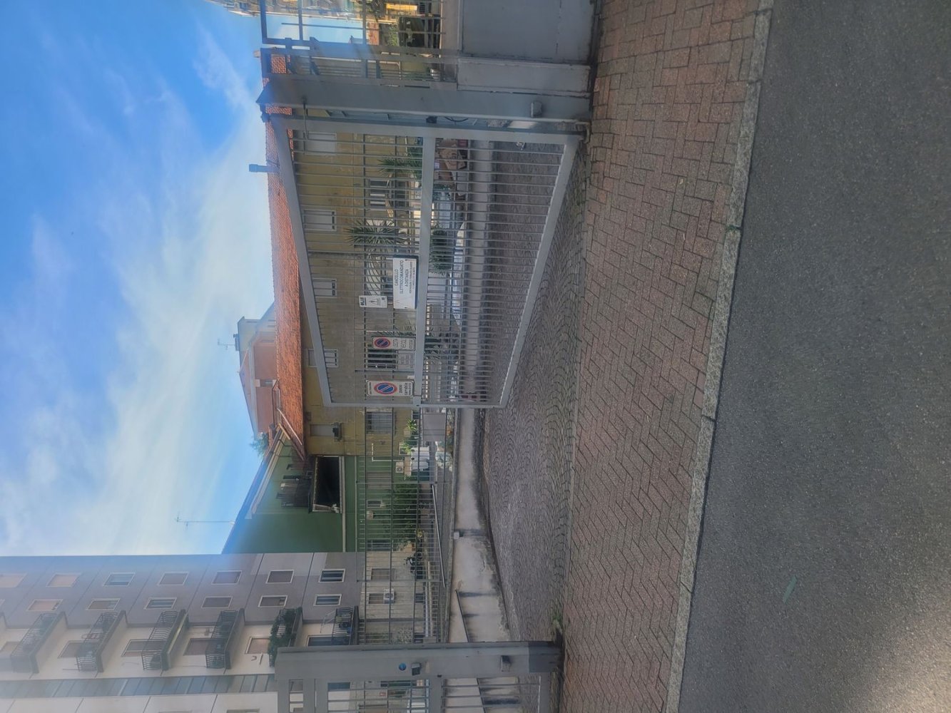 11m² Garage in San Donato Milanese, Italy No. 364813