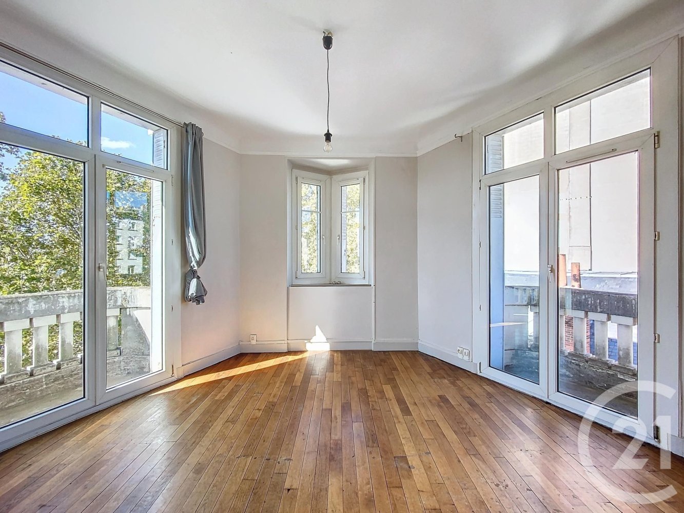 Квартира с 2 спальнями в Тур, Франция № 222023