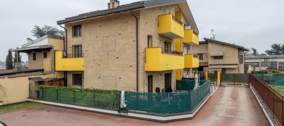 2 rooms Apartment in Senago, Italy No. 33040 2