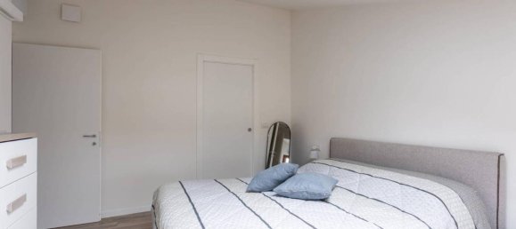 2 rooms Apartment in Senago, Italy No. 33040 19