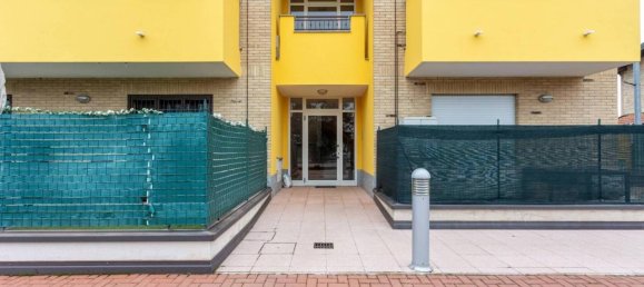 2 rooms Apartment in Senago, Italy No. 33040 4