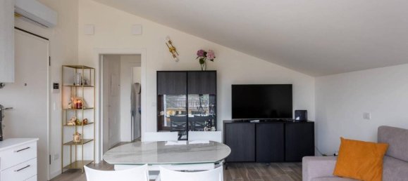 2 rooms Apartment in Senago, Italy No. 33040 6