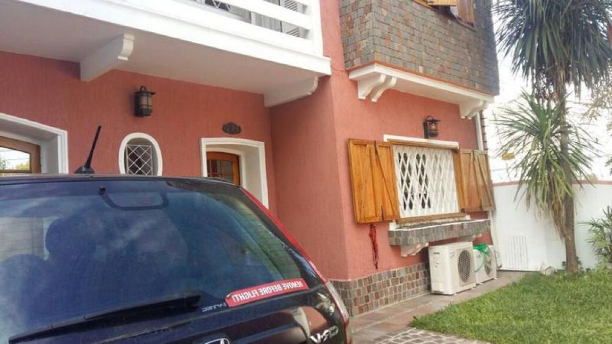 3 bedrooms House in Bermudez, Argentina No. 7577